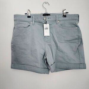 NWT. Banana Republic Girlfriend Shorts.
